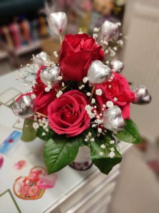  Vazoda 5 Gül ve çikolata arajmanı | Kütahya Nergiz Çiçekçilik