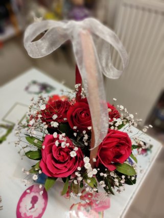 Sepet İçerisinde Kırmızı Güller Kütahya Nergiz Çiçekçi