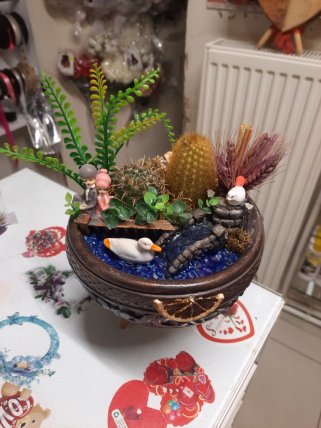 Ayaklı Yuvarlak Saksılı Canlı Aranjman| Kütahya Nergiz Çiçekçilik