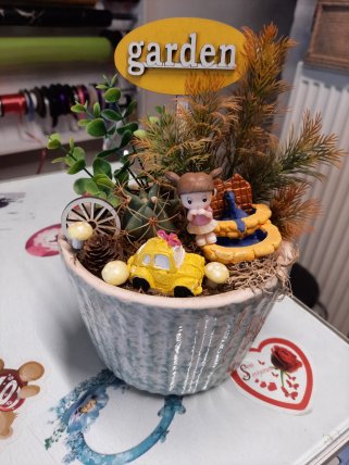 Krem Seramik Saksı Sukulent Aranjman| Kütahya Nergiz Çiçekçilik