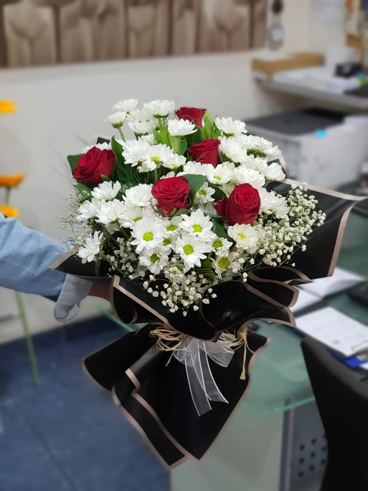 5 Gül ve Beyaz Krizantemler - Kütahya çiçek siparişi