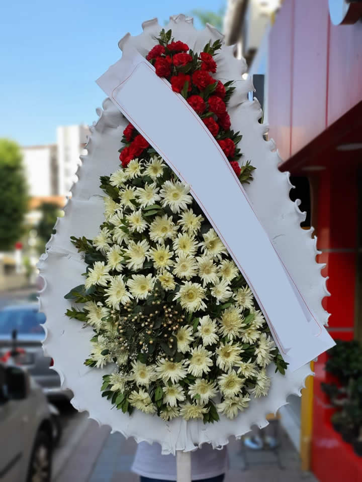 Kırmızı ve Beyaz Çiçekli Çelenk - Kütahya Nergiz Çiçekçilik