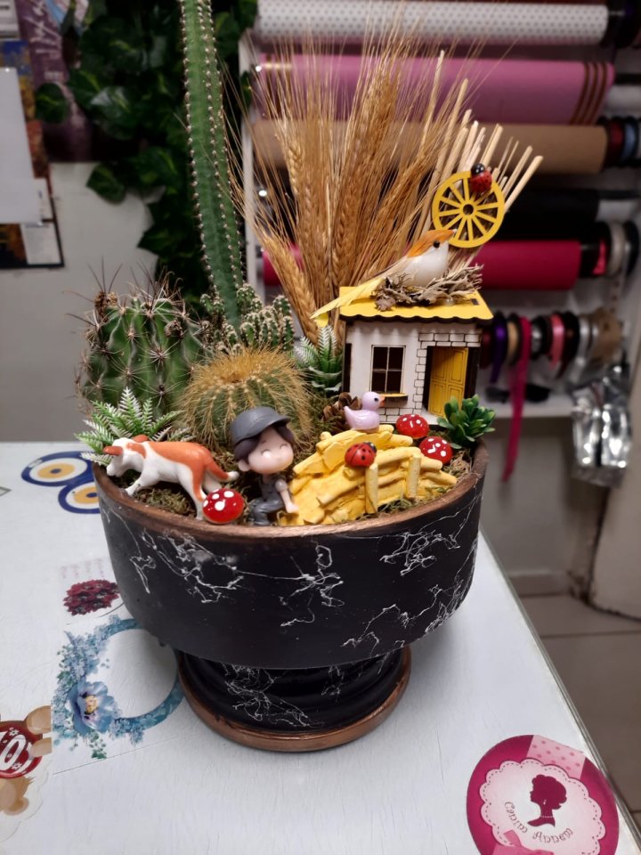 Seramik Saksıda Canlı Aranjman | Kütahya Nergiz Çiçekçilik