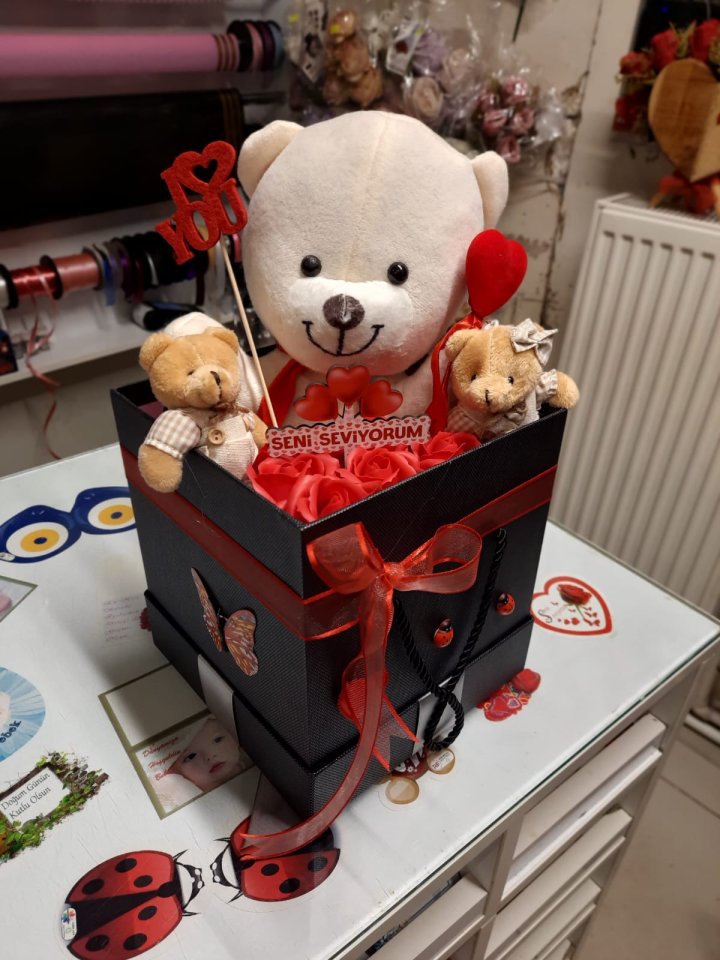 Ayıcık Kutuda Yapay Güller | Kütahya Nergiz Çiçekçilik