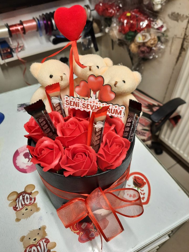 Kutuda Yapay Güller - Kütahya Nergiz Çiçek 