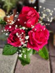 Çiçekçi - Vazoda 5 adet kırmızı gül arajmanı 